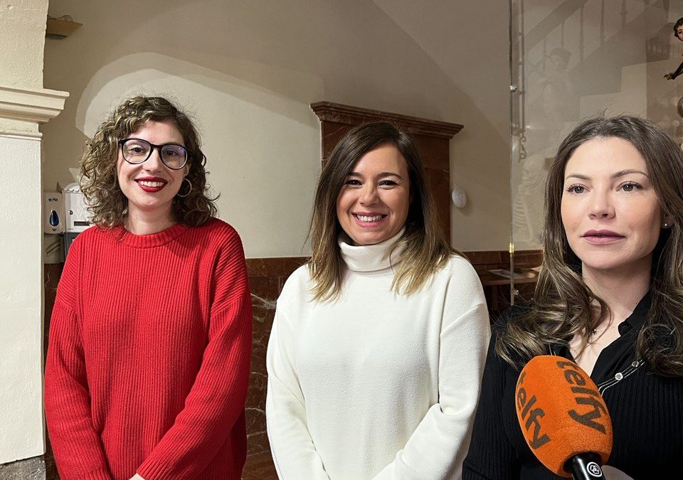 La oposición, junto con los tres consejeros/as ciudadanos de Orihuela Cultural, exigen el acceso al acta del polémico consejo de administración