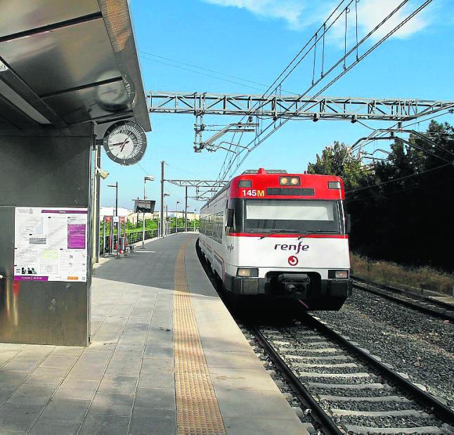 Cambiemos Orihuela y Sumar preguntan al Ministerio de Transportes cuantos trenes nuevos van a llegar a Orihuela